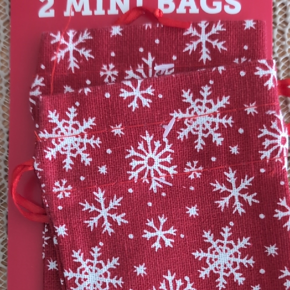Red Snowflake Mini Bags Set Of 2 Holiday Style New - Picture 3 of 3